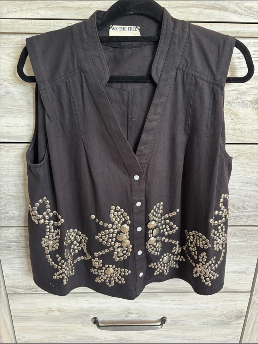 Free People We The Free “We Stick Around” Black Studded Sleeveless Button Top - Picture 4 of 7